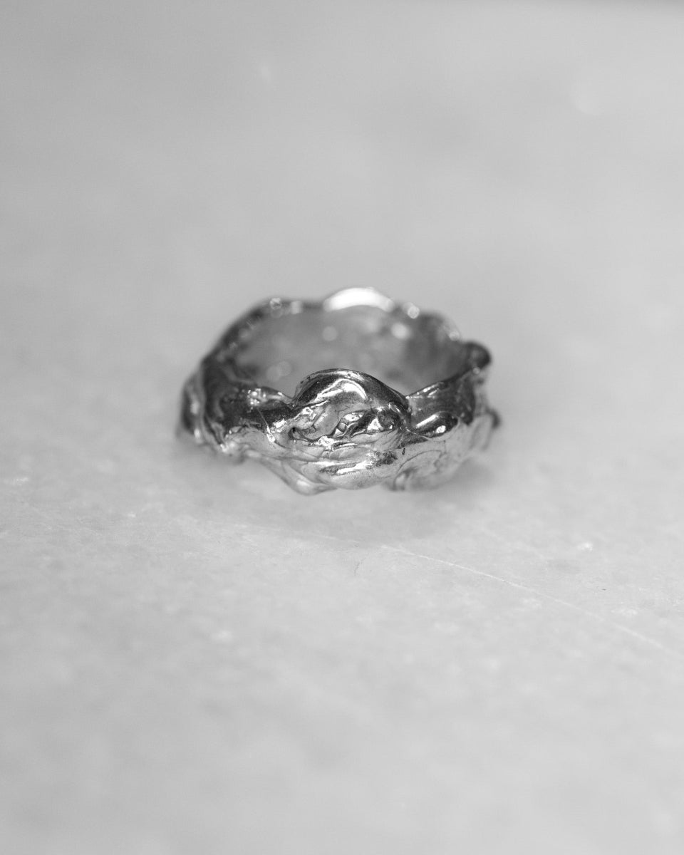 Organisk formet SMELT-ring støbt i sølv.